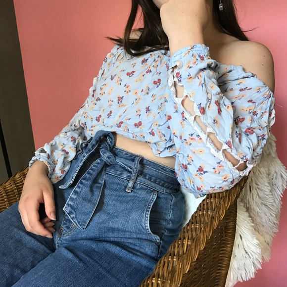 Off the Shoulder CropTop - Picture 2 of 2
